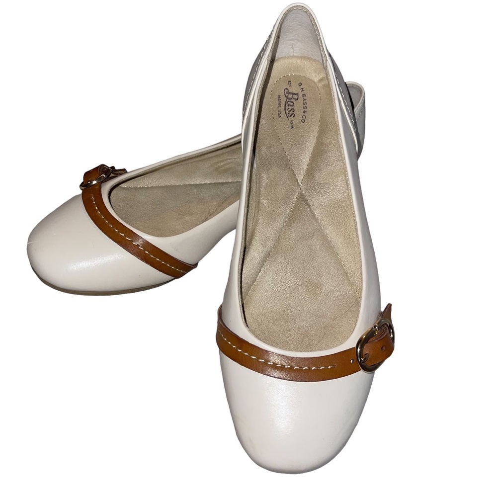 GH Bass & Co Women’s Ballet Flats Cream wWith Brown Strap Buckle Accents Sz 7.5M